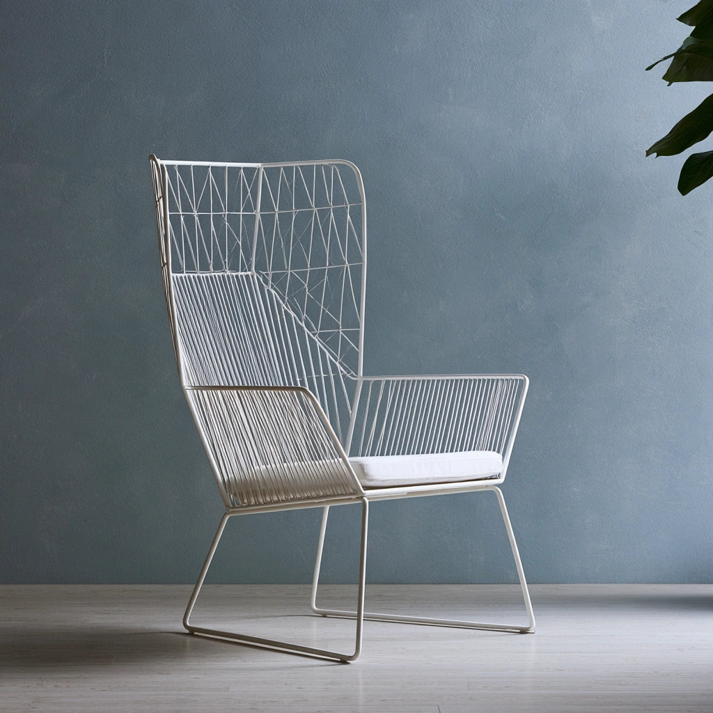 Sedia moderna dalle linee essenziali, colore bianco